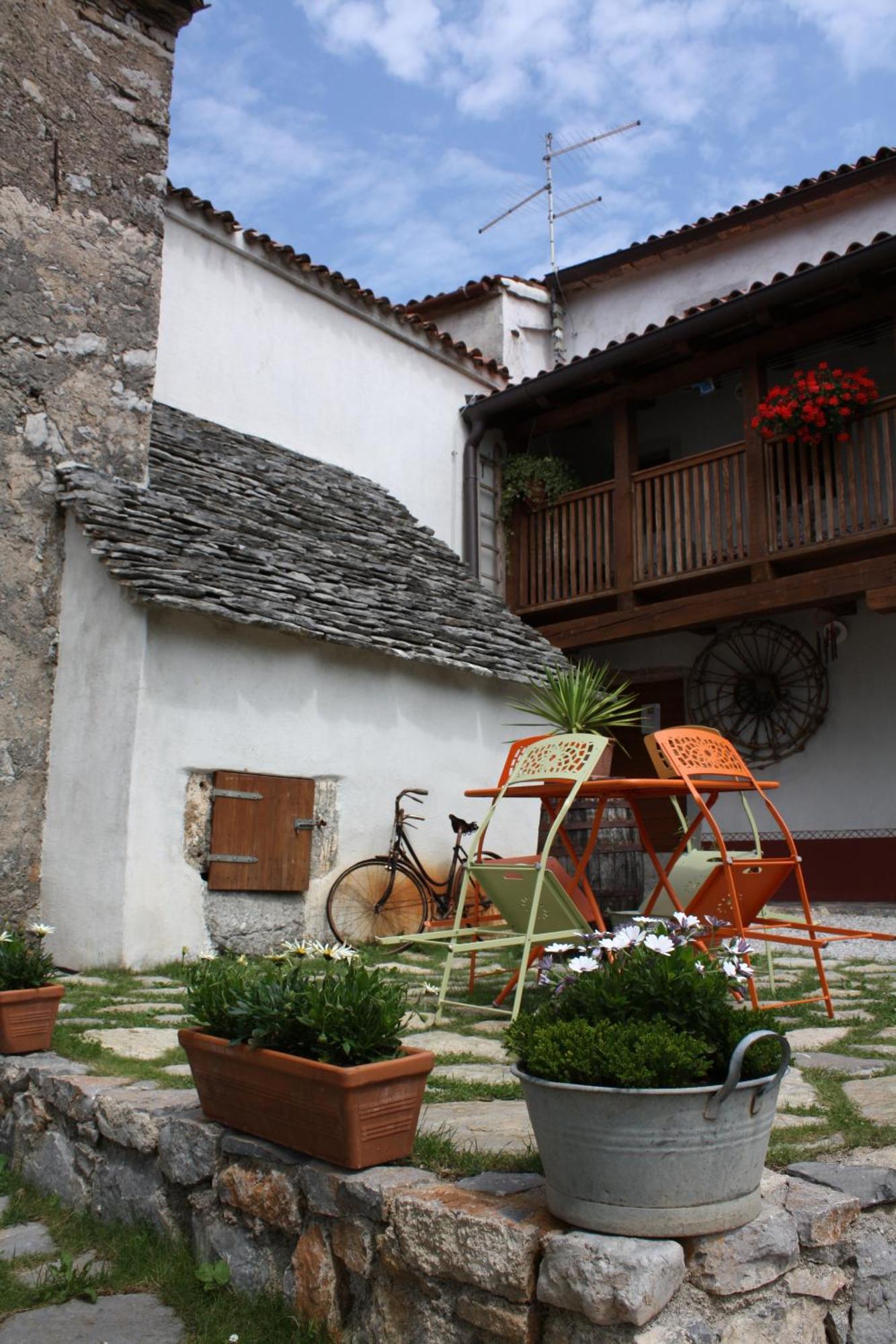Pliskovica Youth Hostel エクステリア 写真