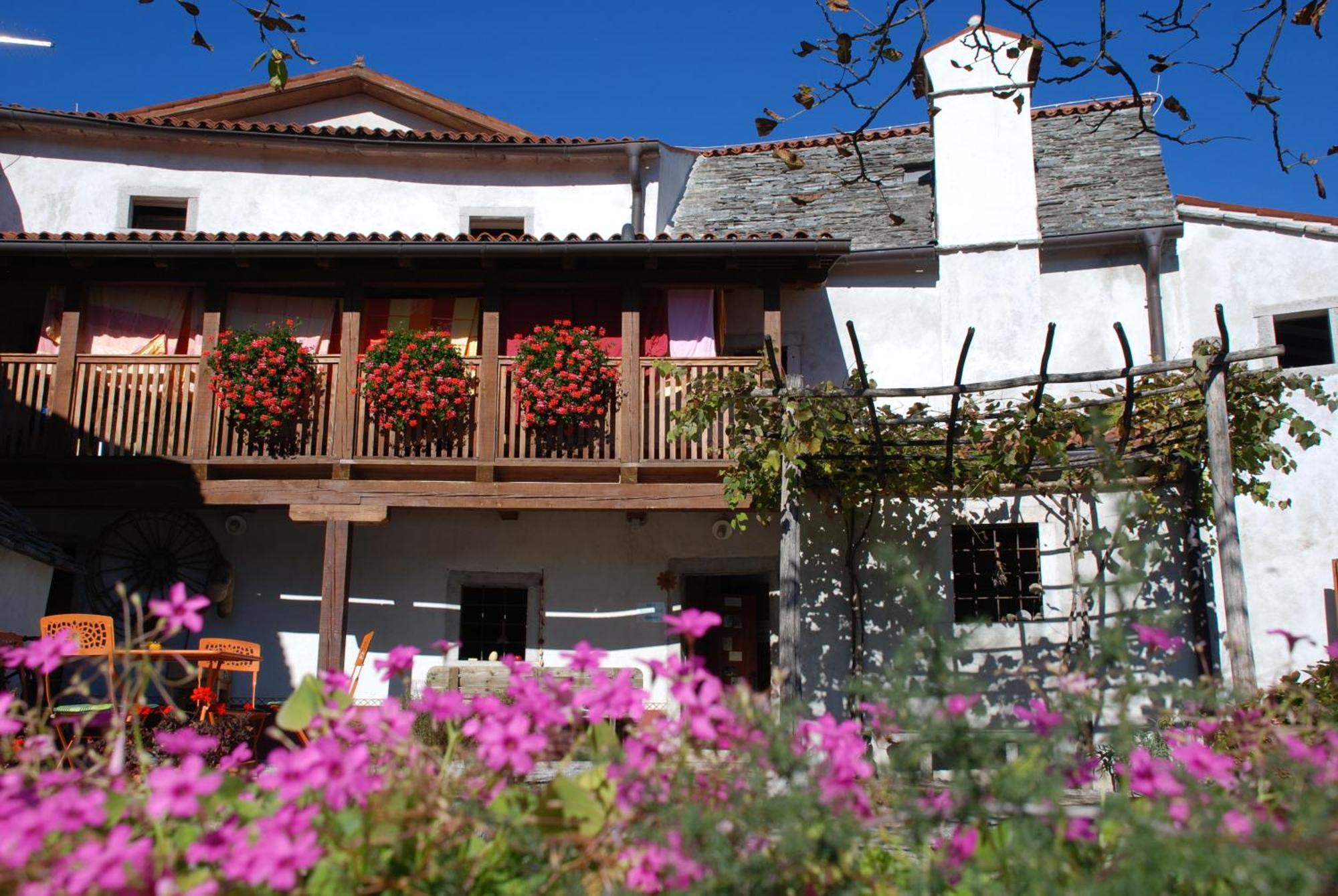 Pliskovica Youth Hostel エクステリア 写真