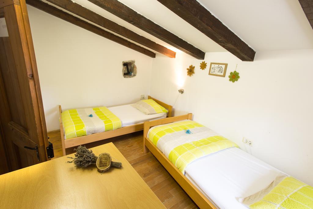 Pliskovica Youth Hostel エクステリア 写真